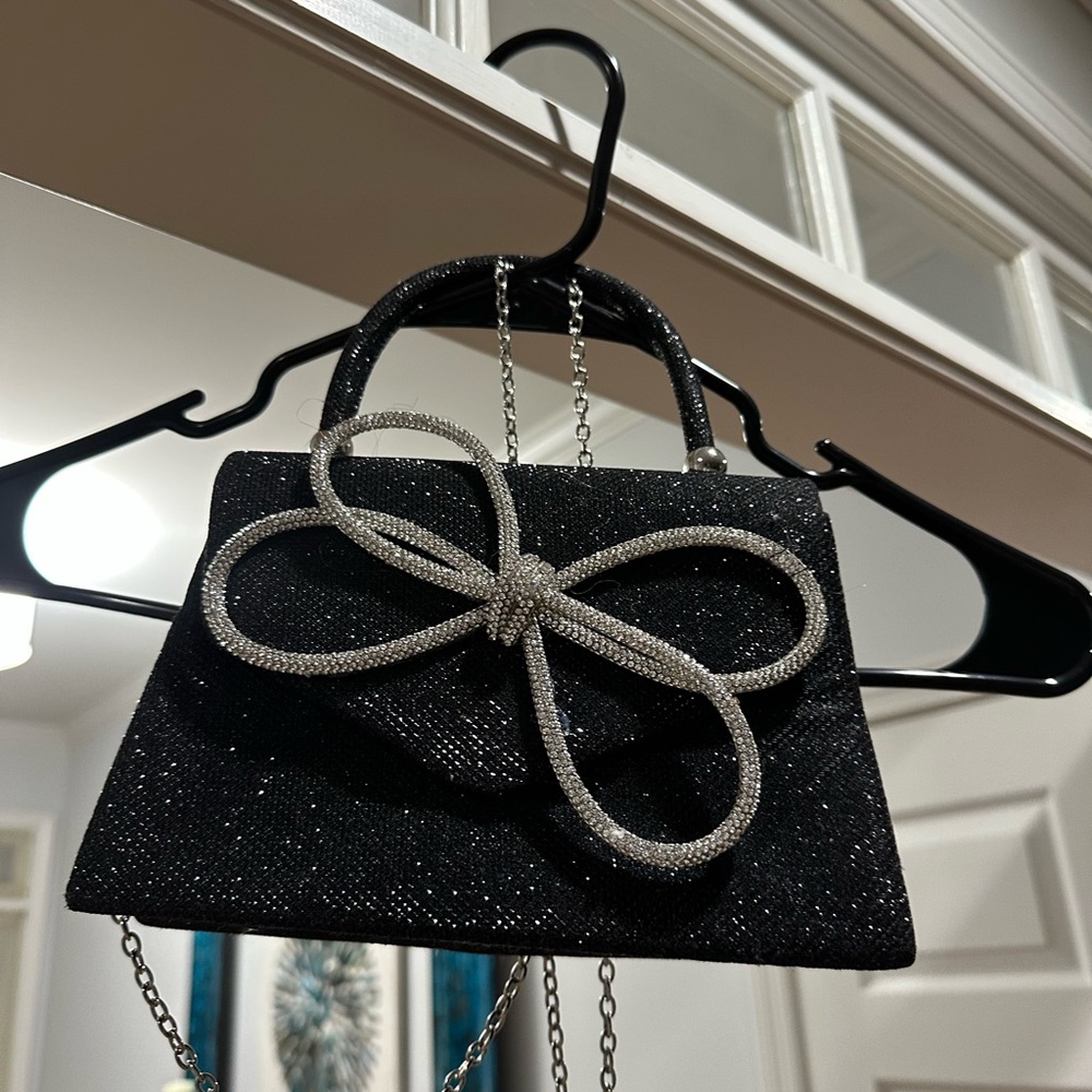 🖤 Elegant Black Handbag with Silver Accents 🖤 Best Offer Accepted!